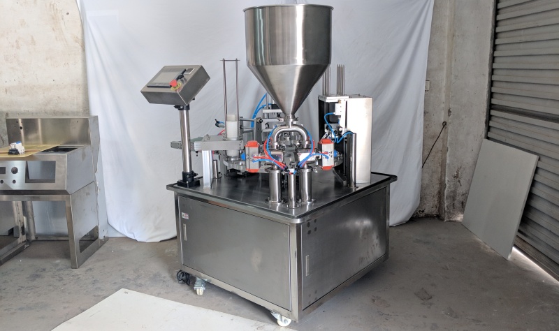 cup filling sealing machine